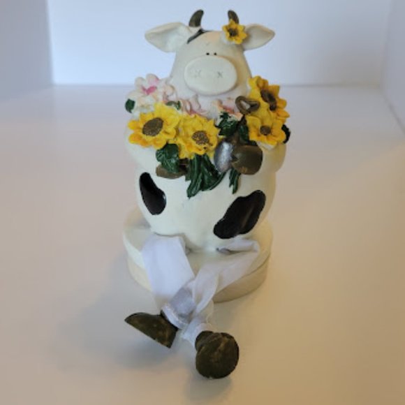 Brand New Vanilla Candle with Adorable Cow with Sunflowers Topper - Picture 4 of 5